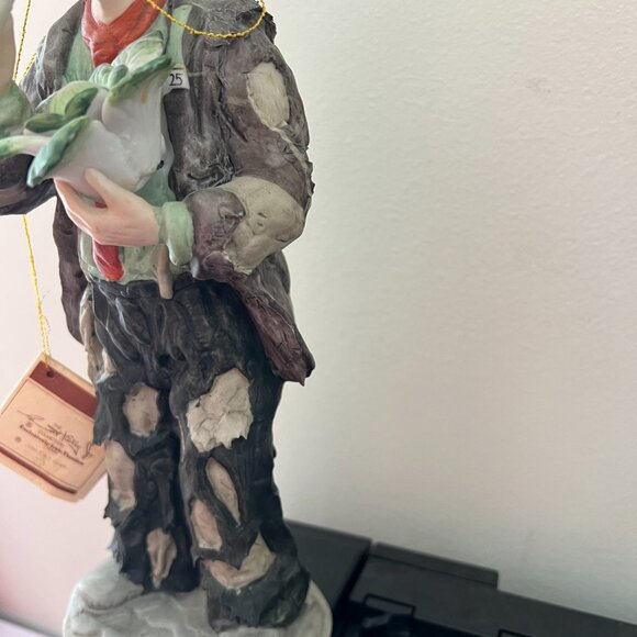 Emmett Kelly, Jr. Eating Cabbage Figurine - Picture 4 of 6